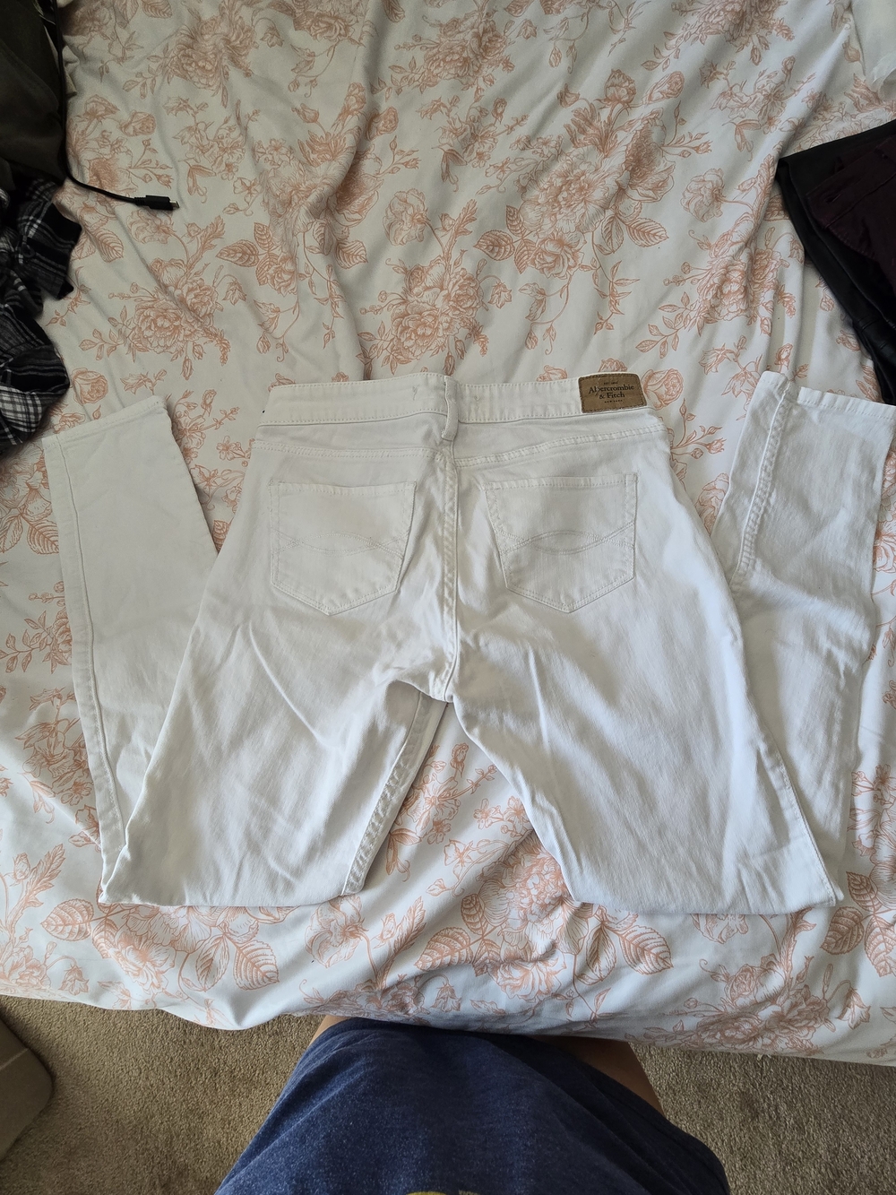 Abercrombie & Fitch White High-Rise Skinny Jeans